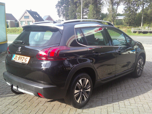 Foto 4 van Peugeot 2008 1.2 PureTech Allure Staat in De Krim
