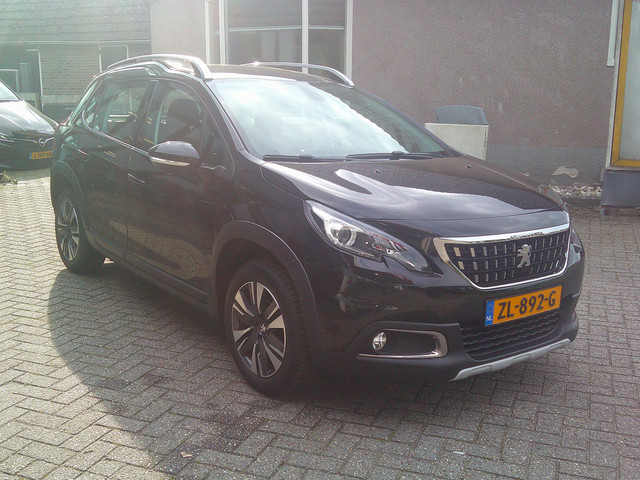 Foto 6 van Peugeot 2008 1.2 PureTech Allure Staat in De Krim