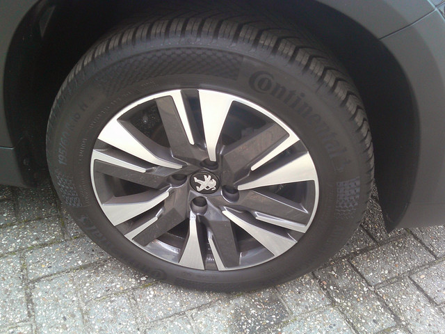 Foto 8 van Peugeot 2008 1.2 PureTech Allure Staat in De Krim