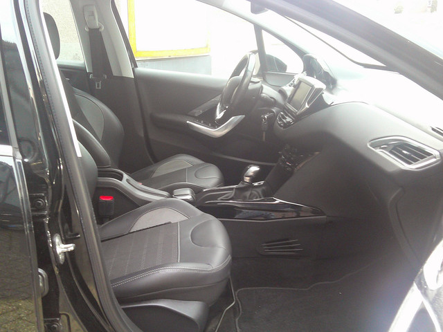 Foto 9 van Peugeot 2008 1.2 PureTech Allure Staat in De Krim