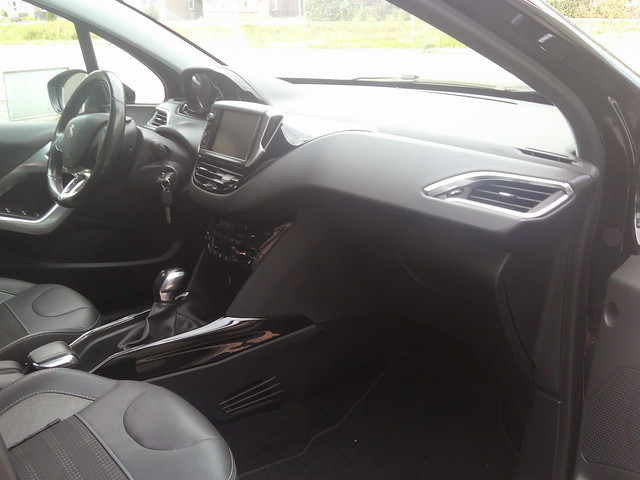 Foto 10 van Peugeot 2008 1.2 PureTech Allure Staat in De Krim