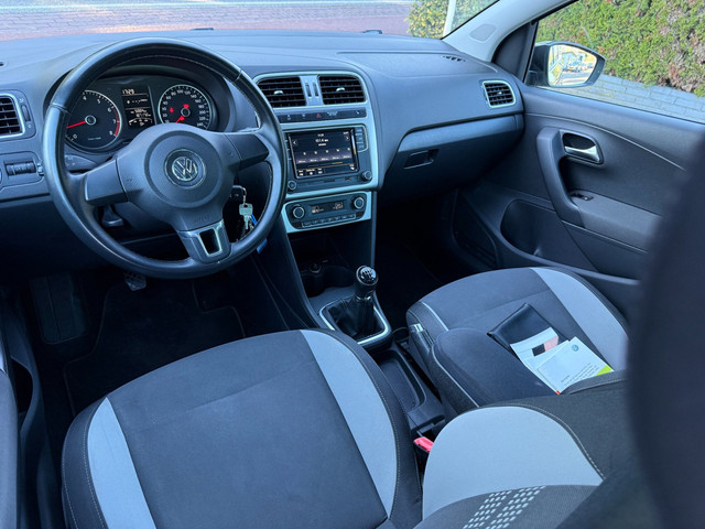 Foto 2 van Volkswagen Polo 1.2-12V 5-DRS BlueMotion Comfortline LIFE ECC LMV CRUISE PDC BLUETOOTH