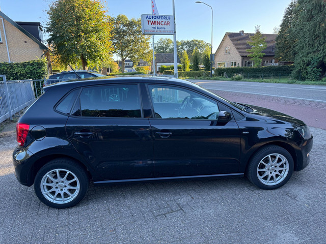 Foto 3 van Volkswagen Polo 1.2-12V 5-DRS BlueMotion Comfortline LIFE ECC LMV CRUISE PDC BLUETOOTH