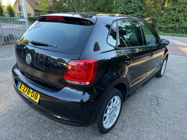 Foto 4 van Volkswagen Polo 1.2-12V 5-DRS BlueMotion Comfortline LIFE ECC LMV CRUISE PDC BLUETOOTH