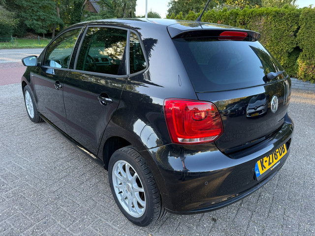Foto 6 van Volkswagen Polo 1.2-12V 5-DRS BlueMotion Comfortline LIFE ECC LMV CRUISE PDC BLUETOOTH