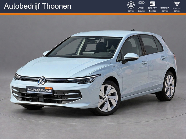 Foto 10 van Volkswagen Golf 1.5 eHybrid Life Edition | keyless | camera | dodehoek |
