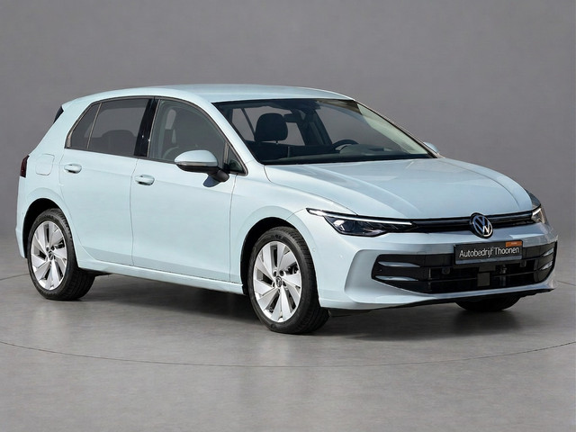 Foto 4 van Volkswagen Golf 1.5 eHybrid Life Edition | keyless | camera | dodehoek |