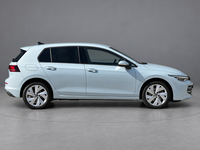 Foto 5 van Volkswagen Golf 1.5 eHybrid Life Edition | keyless | camera | dodehoek |