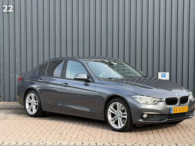 Foto 8 van BMW 3-serie 318i Centennial High Executive|Trekhaak|Cam|Navi|Mega Goed Onderhouden