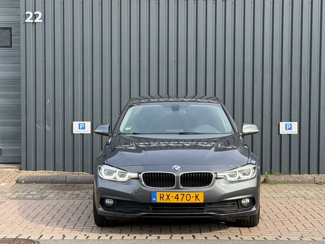Foto 6 van BMW 3-serie 318i Centennial High Executive|Trekhaak|Cam|Navi|Mega Goed Onderhouden