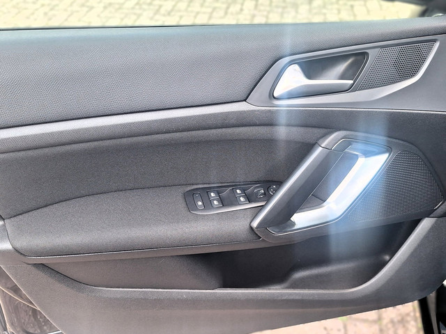 Foto 5 van Peugeot 308 SW 1.2 PureTech Blue Lease Executive