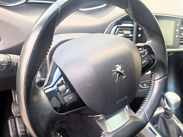Foto 3 van Peugeot 308 SW 1.2 PureTech Blue Lease Executive