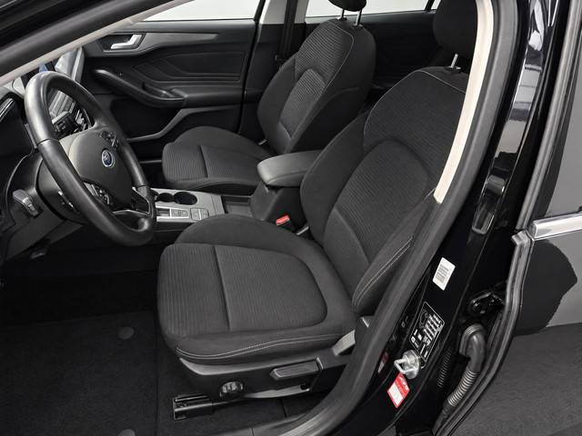 Foto 7 van Ford Focus Wagon 1.0 EcoBoost Titanium Business // NAVI // CAMERA&PDC // CLIMA // STUUR&STOELVERWARM
