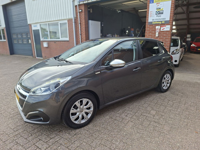Foto 3 van Peugeot 208 1.2 PureTech Urban Soul, Dealer oh. Airco, Navi