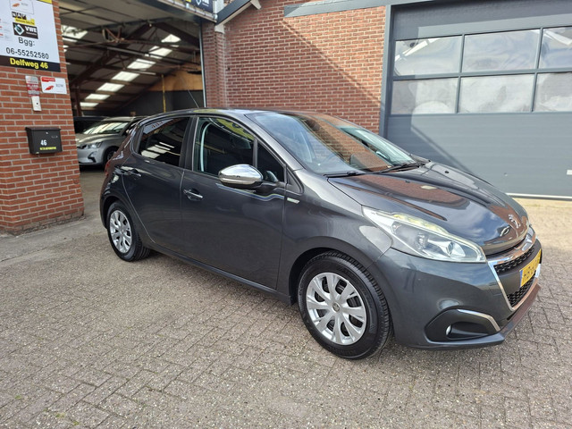 Foto 4 van Peugeot 208 1.2 PureTech Urban Soul, Dealer oh. Airco, Navi