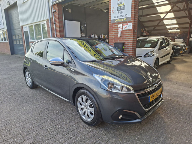 Foto 9 van Peugeot 208 1.2 PureTech Urban Soul, Dealer oh. Airco, Navi