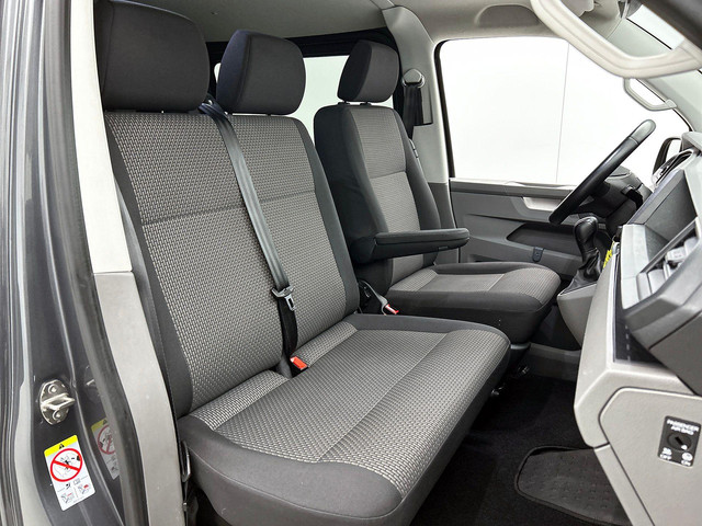 Foto 3 van Volkswagen Transporter 2.0 TDI L2H1 Automaat Dubbele Cabine Airco Cruise Control Navigatie Parkeerse