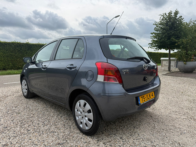 Foto 3 van Toyota Yaris 1.3 VVTi Aspiration Automaat | 5Deurs | 79Dkm | Org. NL | Airco | Dealer Onderhouden