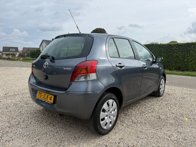 Foto 4 van Toyota Yaris 1.3 VVTi Aspiration Automaat | 5Deurs | 79Dkm | Org. NL | Airco | Dealer Onderhouden