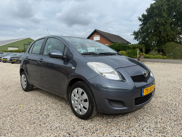 Foto 5 van Toyota Yaris 1.3 VVTi Aspiration Automaat | 5Deurs | 79Dkm | Org. NL | Airco | Dealer Onderhouden