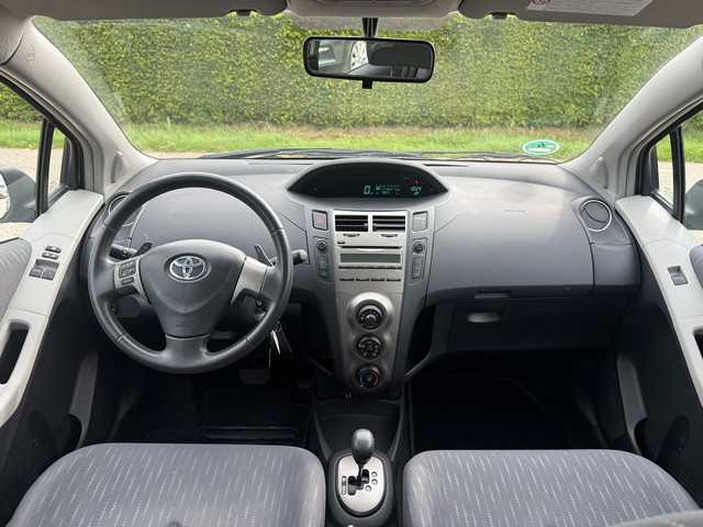Foto 7 van Toyota Yaris 1.3 VVTi Aspiration Automaat | 5Deurs | 79Dkm | Org. NL | Airco | Dealer Onderhouden