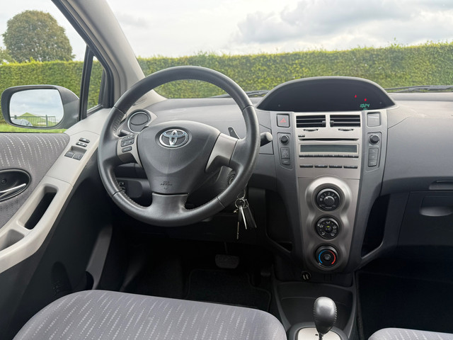 Foto 8 van Toyota Yaris 1.3 VVTi Aspiration Automaat | 5Deurs | 79Dkm | Org. NL | Airco | Dealer Onderhouden