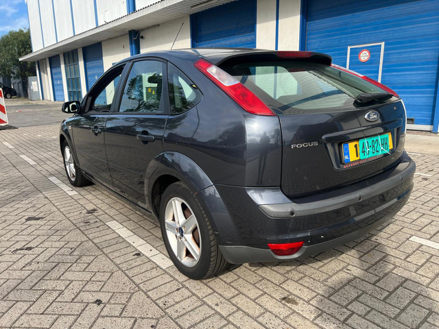 Foto 5 van Ford Focus 1.6-16V Titanium