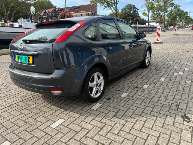 Foto 3 van Ford Focus 1.6-16V Titanium