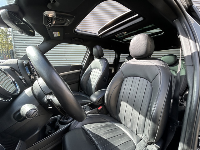 Foto 2 van MINI Countryman 2.0 John Cooper Works ALL4 Chili | Automaat | Panodak | HUD | Harman Kardon | Camera