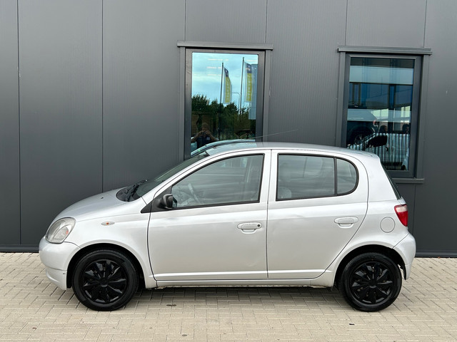 Foto 8 van Toyota Yaris 1.3 VVT-i Luna | 5-drs | Airco | Dealer onderhouden.