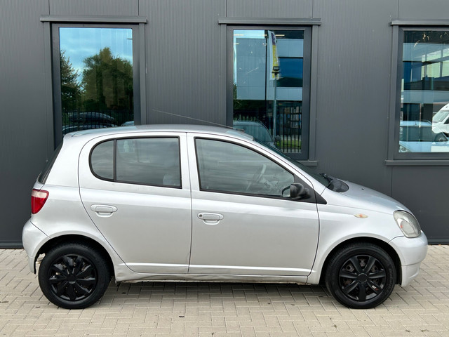 Foto 5 van Toyota Yaris 1.3 VVT-i Luna | 5-drs | Airco | Dealer onderhouden.