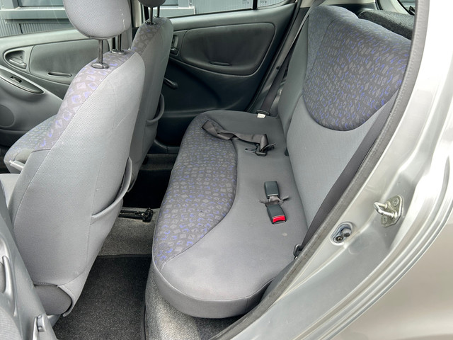 Foto 2 van Toyota Yaris 1.3 VVT-i Luna | 5-drs | Airco | Dealer onderhouden.