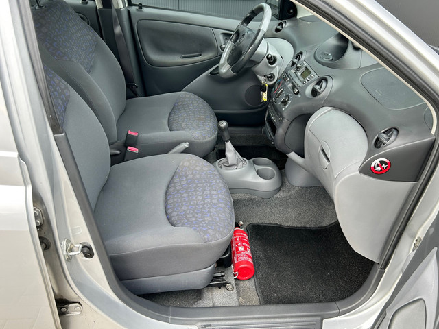 Toyota Yaris 1.3 VVT-i Luna | 5-drs | Airco | Dealer onderhouden.