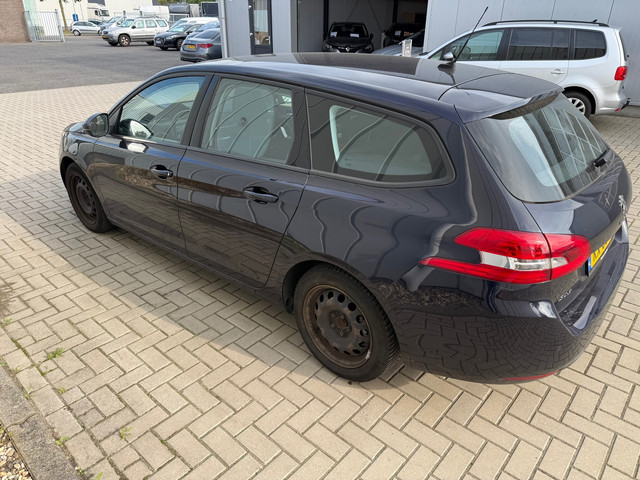 Foto 9 van Peugeot 308 SW 1.2 PureTech Blue Lease / Lekke Koppakking / Airco / Navi /