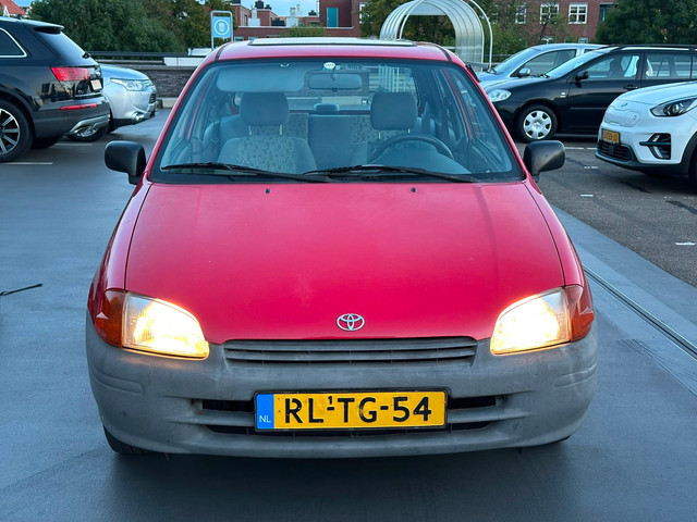 Foto 10 van Toyota Starlet 1.3-16V XLi GTSi Automaat Dakraam Zeer Nette Auto Rijdt Top