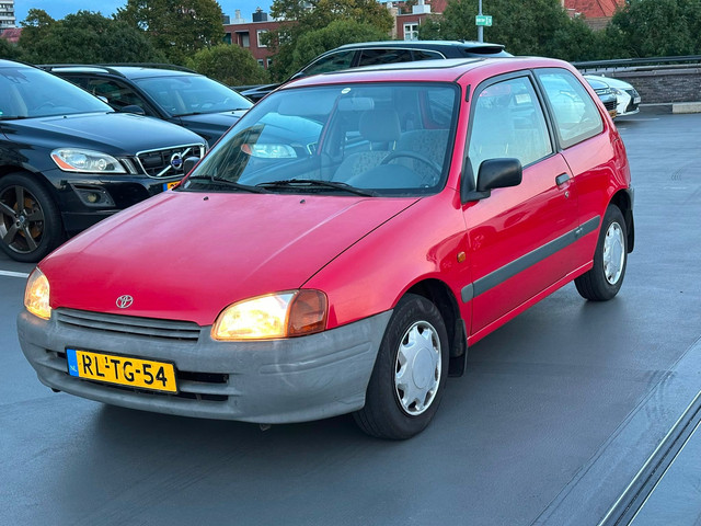 Foto 8 van Toyota Starlet 1.3-16V XLi GTSi Automaat Dakraam Zeer Nette Auto Rijdt Top
