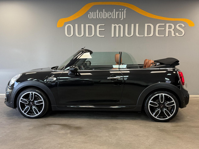 Foto 9 van MINI Cabrio 1.5 Cooper Cabrio JCW | Cruise | Stoelverwarming | Clima | Elektrische kap | Navi | Brui