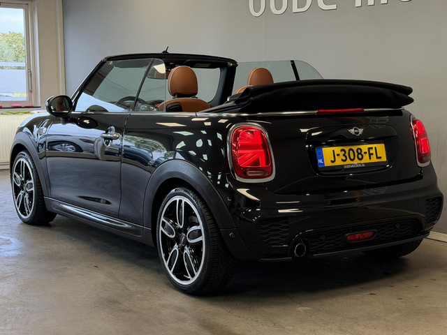 Foto 8 van MINI Cabrio 1.5 Cooper Cabrio JCW | Cruise | Stoelverwarming | Clima | Elektrische kap | Navi | Brui