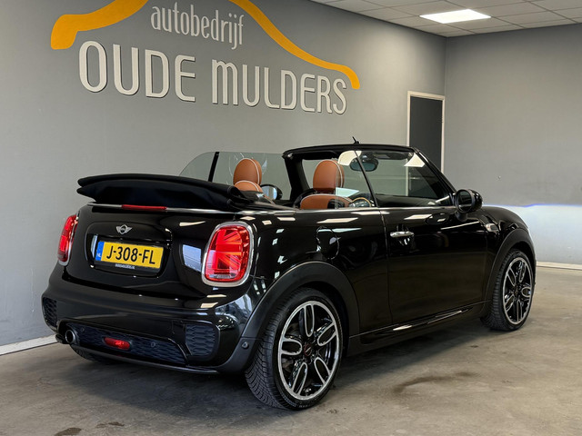 Foto 7 van MINI Cabrio 1.5 Cooper Cabrio JCW | Cruise | Stoelverwarming | Clima | Elektrische kap | Navi | Brui