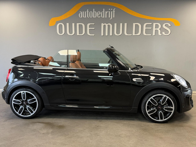 Foto 6 van MINI Cabrio 1.5 Cooper Cabrio JCW | Cruise | Stoelverwarming | Clima | Elektrische kap | Navi | Brui