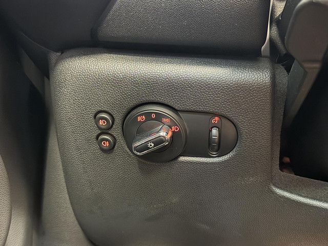 Foto 3 van MINI Cabrio 1.5 Cooper Cabrio JCW | Cruise | Stoelverwarming | Clima | Elektrische kap | Navi | Brui