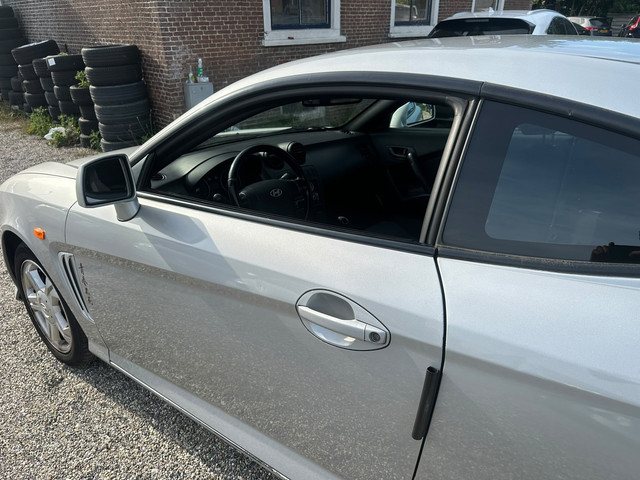 Foto 4 van Hyundai Coupé 2.0i FX Airco Nette Auto Rijdt Top Goed Onderhouden