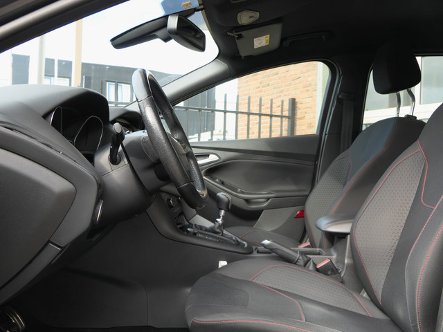 Foto 9 van Ford Focus Wagon 1.0 ST-Line 125PK | Cruise | Trekhaak | Bluetooth | Airco | Navi | LM Velgen | NAP