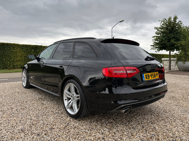 Foto 3 van Audi A4 Avant 3.0 TDI quattro Pro Line S Automaat | PanoDak | PDC | Stoel VW | 19''LM