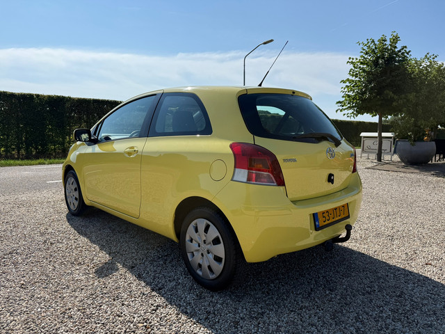 Foto 3 van Toyota Yaris 1.3 VVTi Aspiration Airco | Dealer Onderhouden | Trekhaak