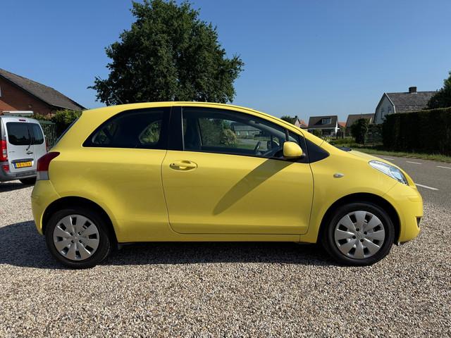 Foto 6 van Toyota Yaris 1.3 VVTi Aspiration Airco | Dealer Onderhouden | Trekhaak