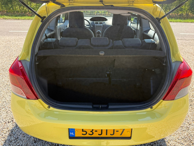 Foto 10 van Toyota Yaris 1.3 VVTi Aspiration Airco | Dealer Onderhouden | Trekhaak