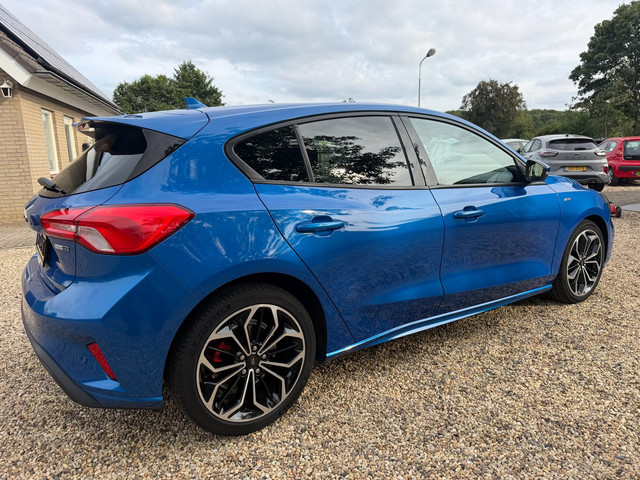 Foto 10 van Ford Focus 1.0 EcoBoost Hybrid ST Line X Business Navigatie & Camera & Winterpakket