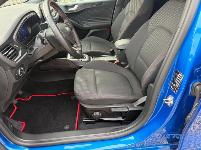 Foto 8 van Ford Focus 1.0 EcoBoost Hybrid ST Line X Business Navigatie & Camera & Winterpakket