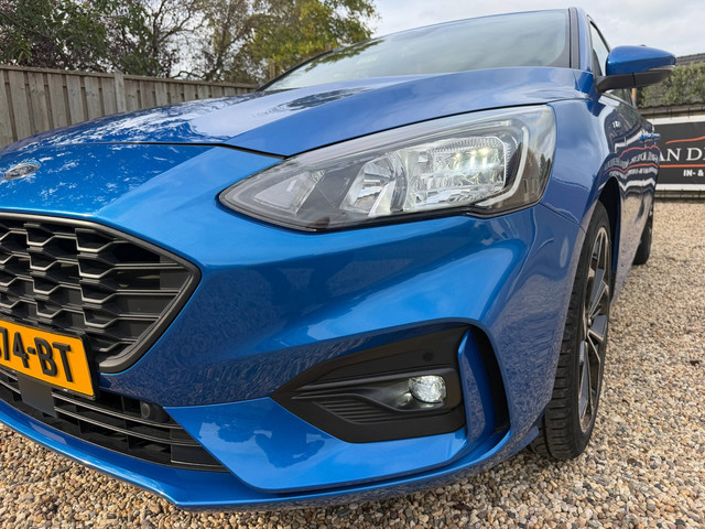 Foto 7 van Ford Focus 1.0 EcoBoost Hybrid ST Line X Business Navigatie & Camera & Winterpakket